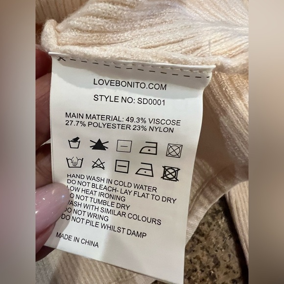 LOVE BONITO Knit Fitted Sweetheart Top bell sleeves size XL/US 10 NWT - Picture 8 of 10